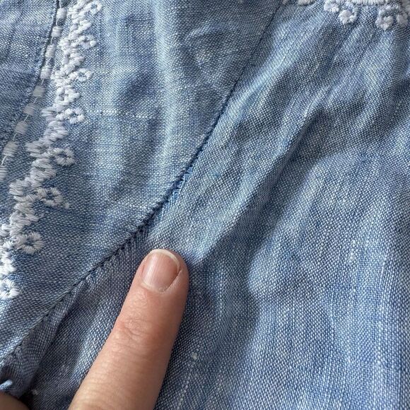Kyla Seo Shirt Womens S Blue Linen Chambray Floral Embroidered Beach Coastal - Picture 11 of 11